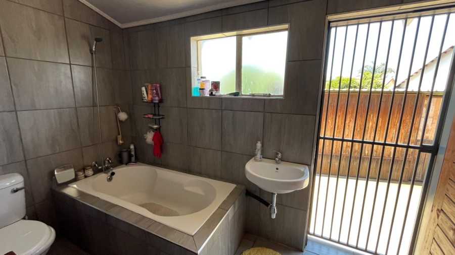 4 Bedroom Property for Sale in Greenhills Gauteng