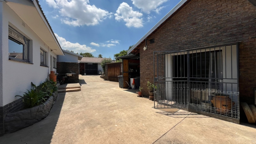 4 Bedroom Property for Sale in Greenhills Gauteng