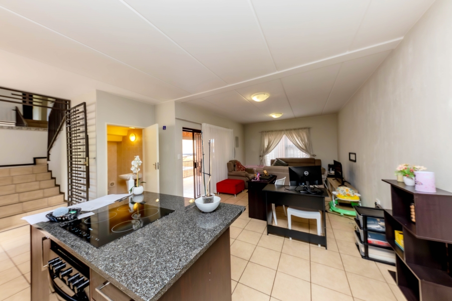 3 Bedroom Property for Sale in Helderkruin Gauteng