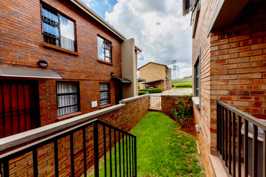 3 Bedroom Property for Sale in Helderkruin Gauteng