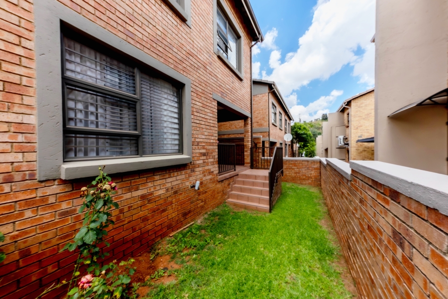 3 Bedroom Property for Sale in Helderkruin Gauteng