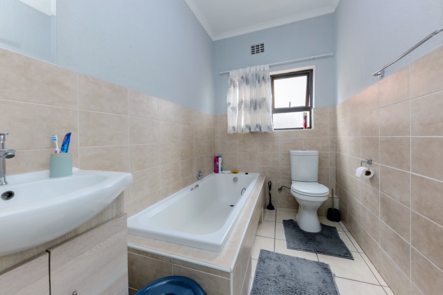 2 Bedroom Property for Sale in Wilgeheuwel Gauteng