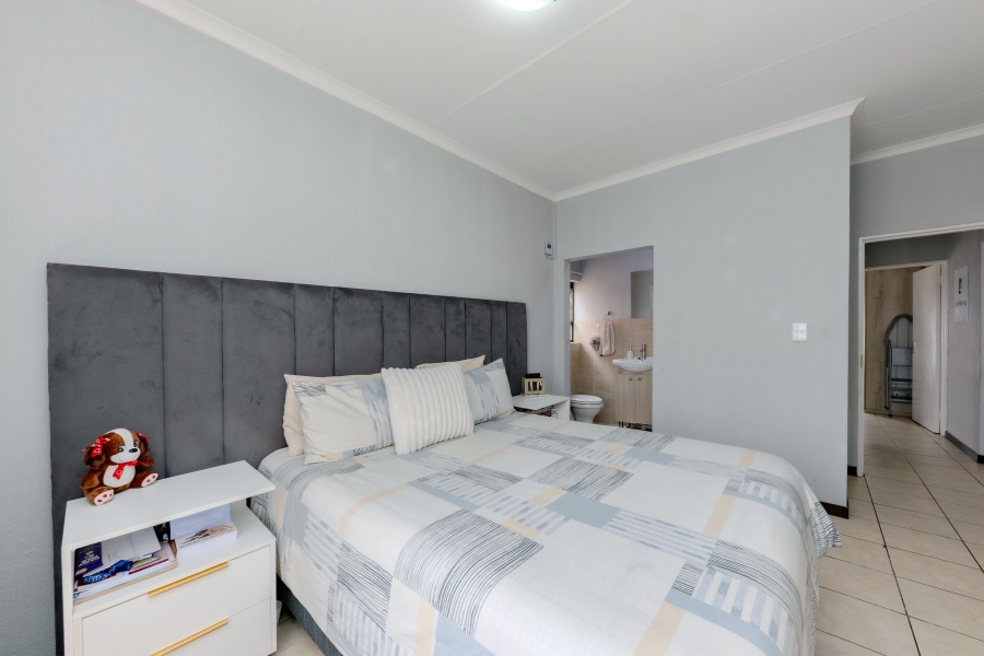 2 Bedroom Property for Sale in Wilgeheuwel Gauteng