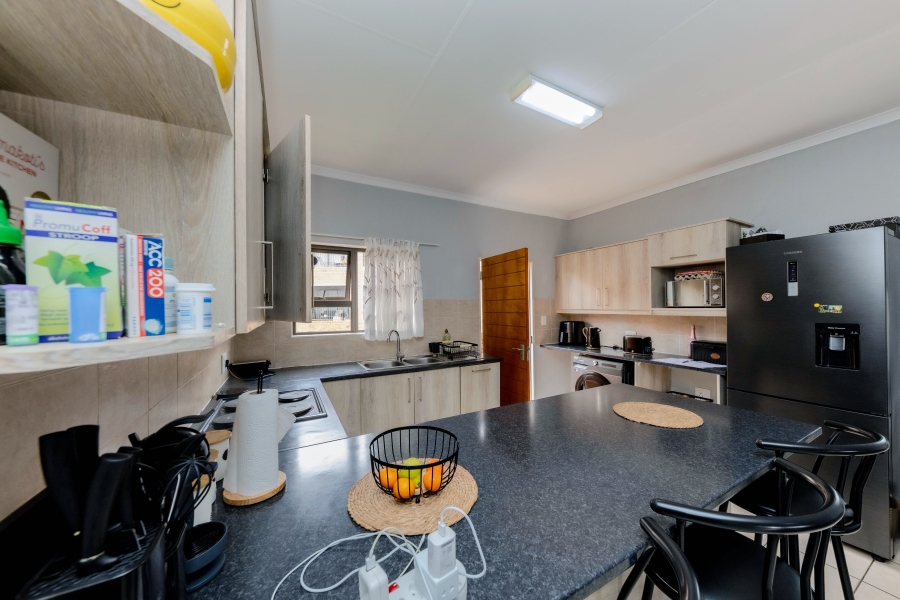 2 Bedroom Property for Sale in Wilgeheuwel Gauteng