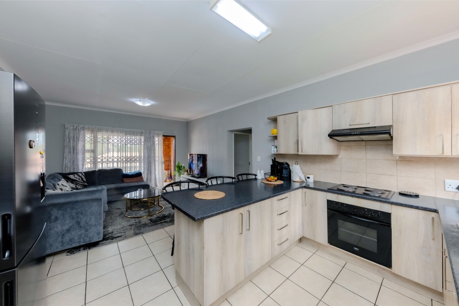 2 Bedroom Property for Sale in Wilgeheuwel Gauteng