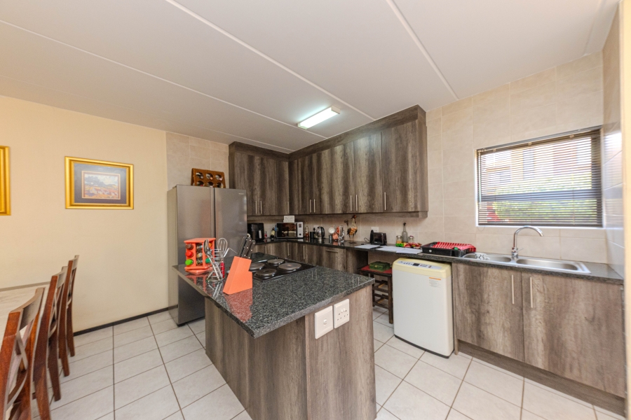 3 Bedroom Property for Sale in Helderkruin Gauteng