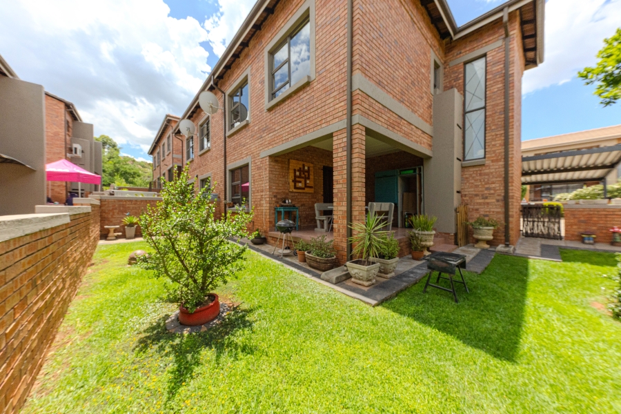 3 Bedroom Property for Sale in Helderkruin Gauteng