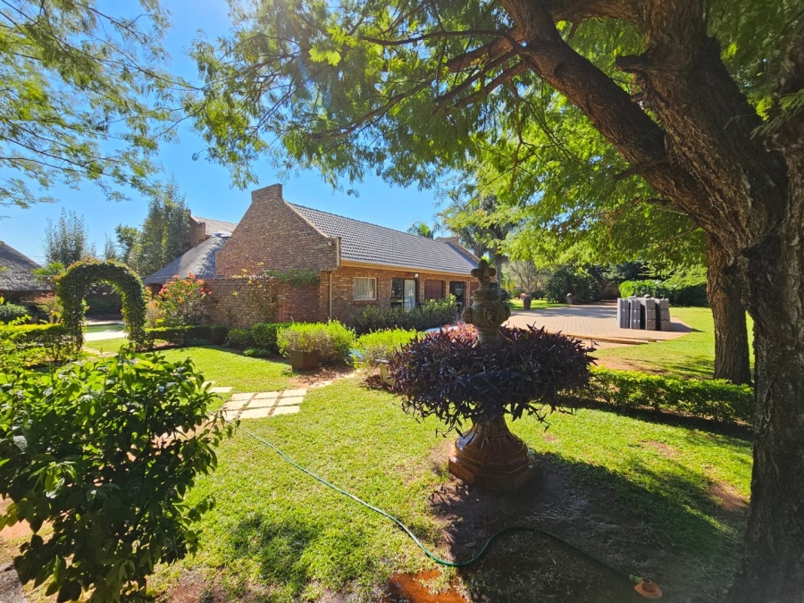 5 Bedroom Property for Sale in Doornpoort Gauteng