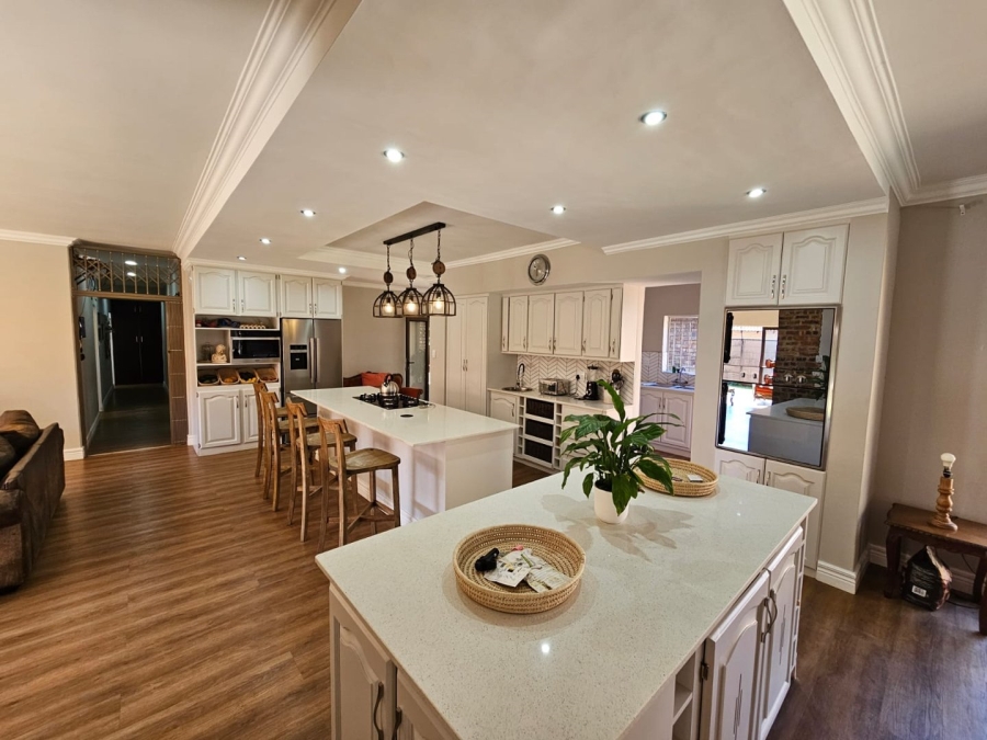 5 Bedroom Property for Sale in Doornpoort Gauteng