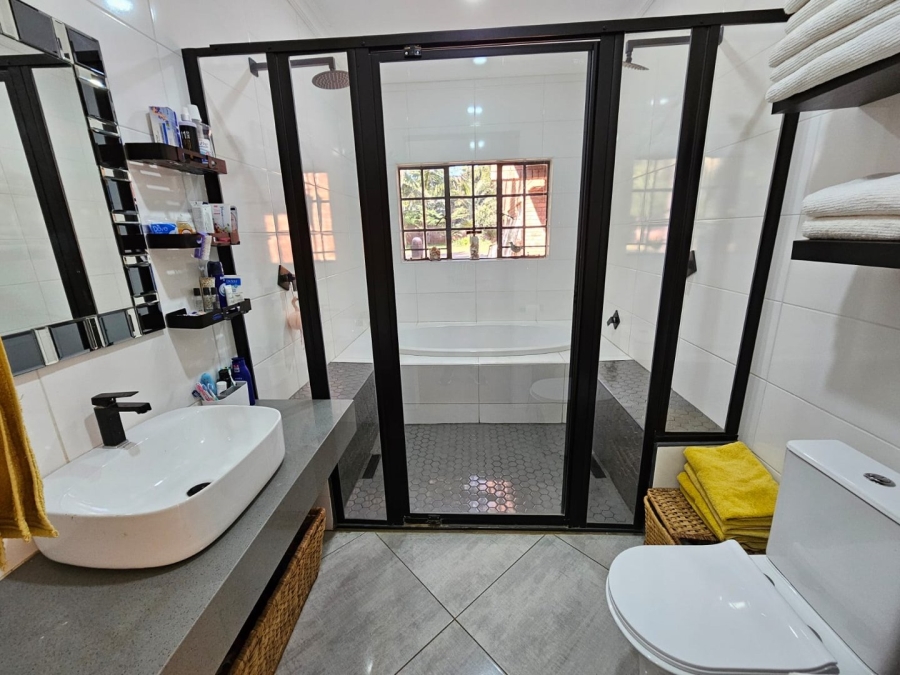 5 Bedroom Property for Sale in Doornpoort Gauteng