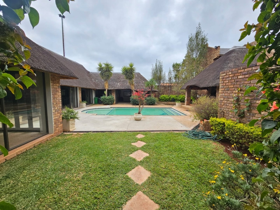 5 Bedroom Property for Sale in Doornpoort Gauteng