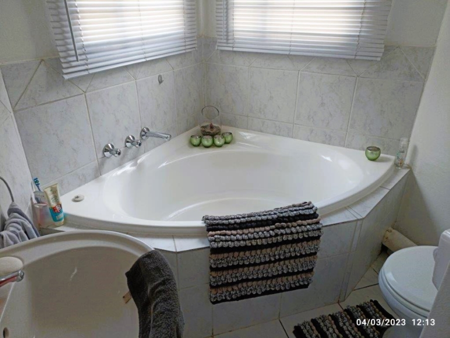 To Let 2 Bedroom Property for Rent in Northwold Gauteng