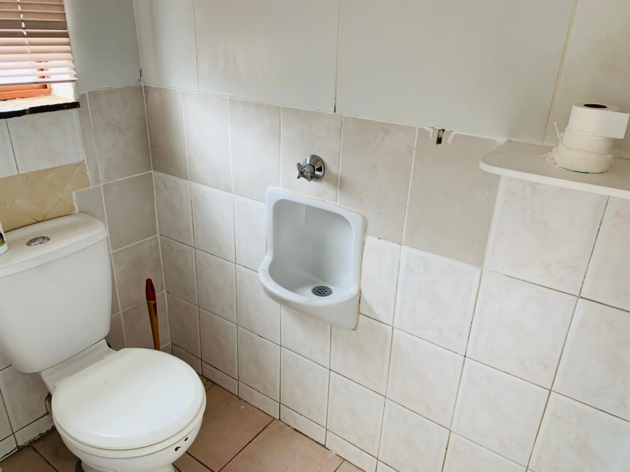 2 Bedroom Property for Sale in Fontainebleau Gauteng