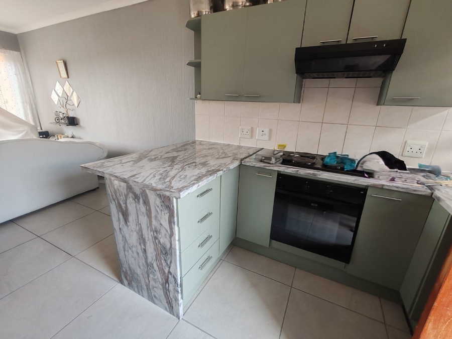 2 Bedroom Property for Sale in Amorosa Gauteng