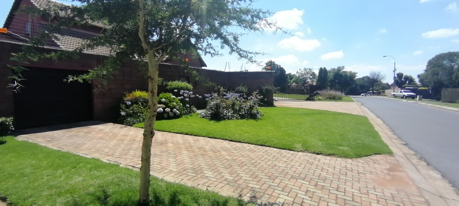 2 Bedroom Property for Sale in Wilro Park Gauteng