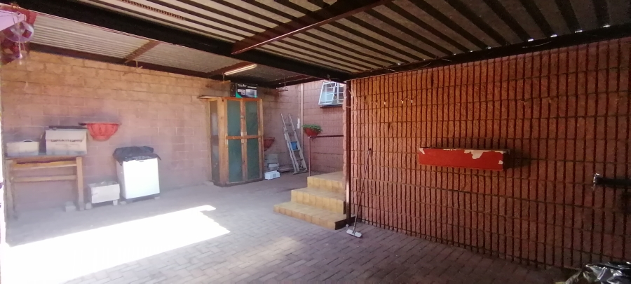 2 Bedroom Property for Sale in Wilro Park Gauteng