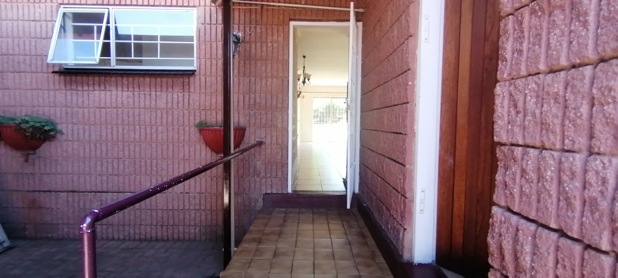 2 Bedroom Property for Sale in Wilro Park Gauteng