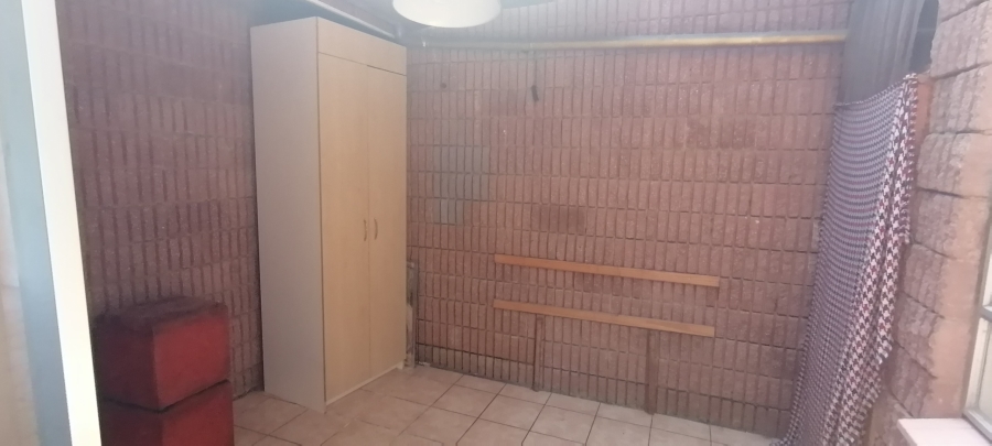 2 Bedroom Property for Sale in Wilro Park Gauteng