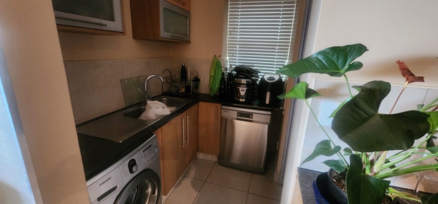 2 Bedroom Property for Sale in Sandhurst Gauteng