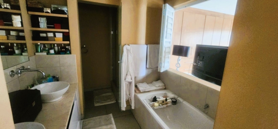 2 Bedroom Property for Sale in Sandhurst Gauteng