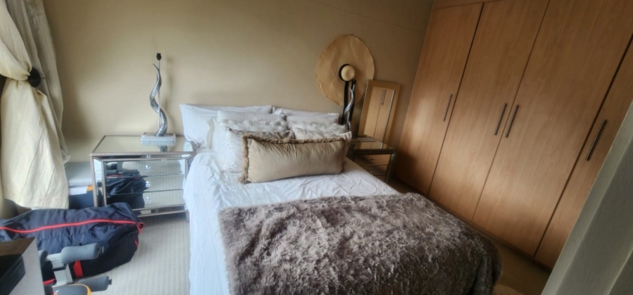 2 Bedroom Property for Sale in Sandhurst Gauteng