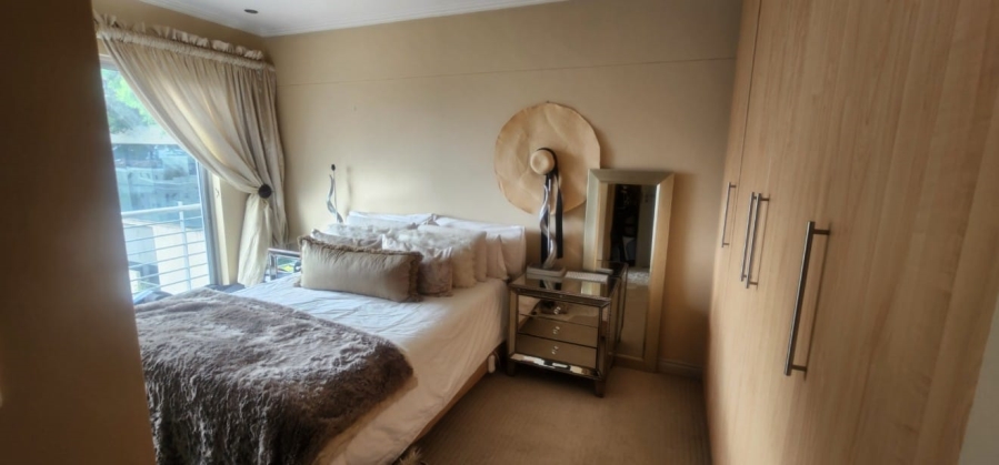 2 Bedroom Property for Sale in Sandhurst Gauteng