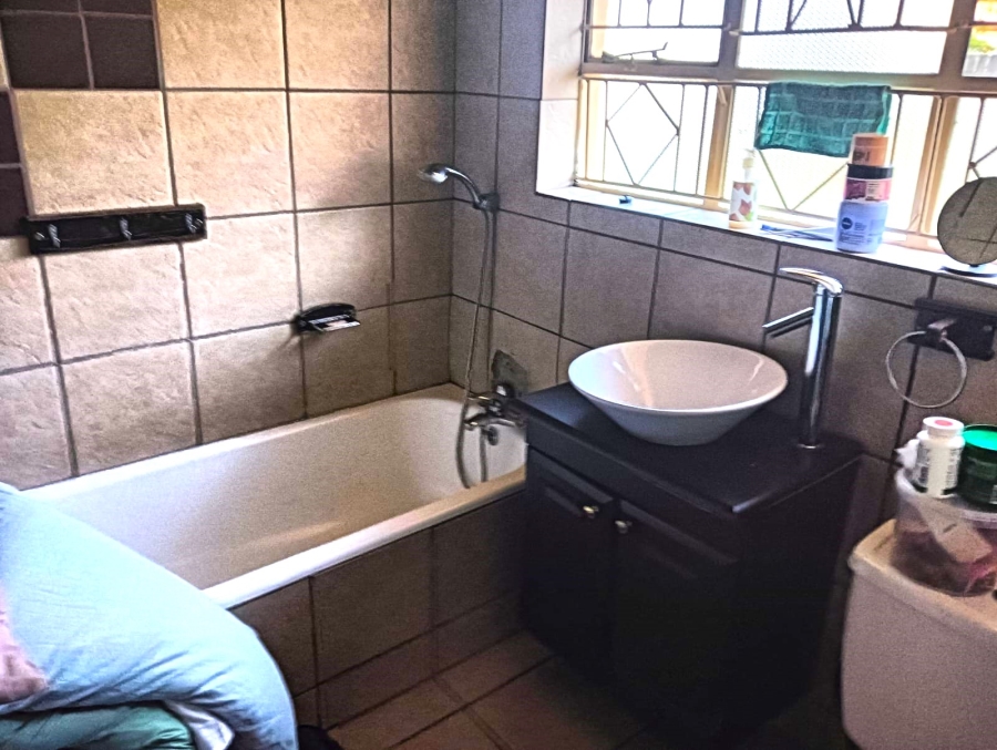 To Let 5 Bedroom Property for Rent in Birchleigh Gauteng