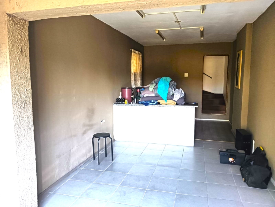 To Let 5 Bedroom Property for Rent in Birchleigh Gauteng