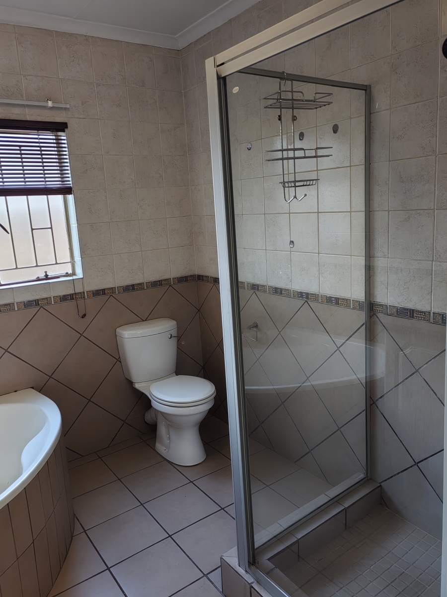3 Bedroom Property for Sale in Thatchfield Cresent Gauteng