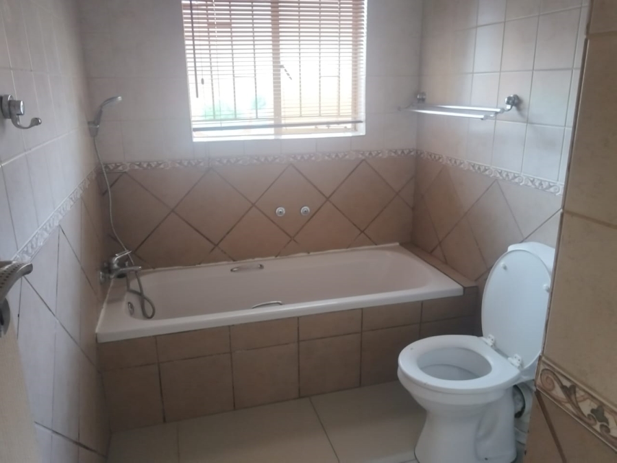 3 Bedroom Property for Sale in Thatchfield Cresent Gauteng