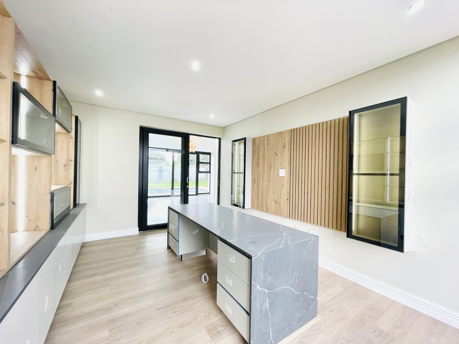 5 Bedroom Property for Sale in Serengeti Lifestyle Estate Gauteng