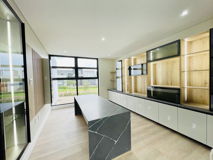 5 Bedroom Property for Sale in Serengeti Lifestyle Estate Gauteng