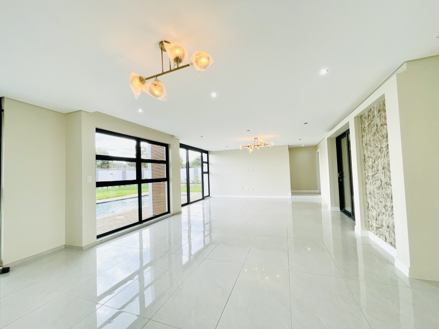 5 Bedroom Property for Sale in Serengeti Lifestyle Estate Gauteng