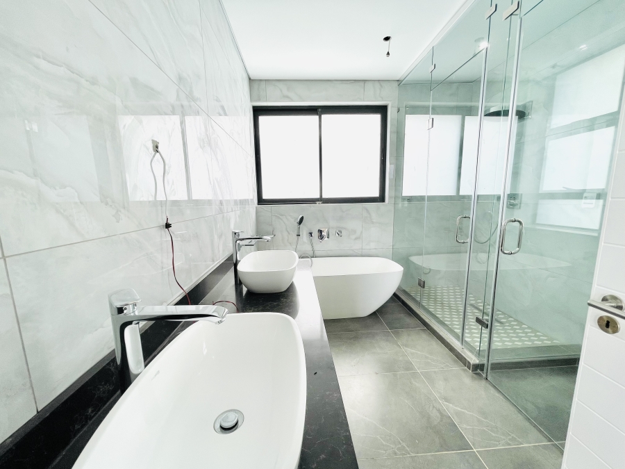 5 Bedroom Property for Sale in Serengeti Lifestyle Estate Gauteng