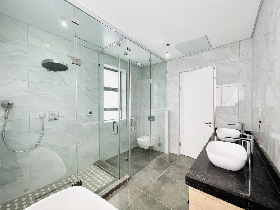 5 Bedroom Property for Sale in Serengeti Lifestyle Estate Gauteng