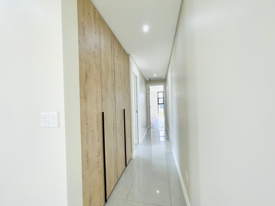 5 Bedroom Property for Sale in Serengeti Lifestyle Estate Gauteng