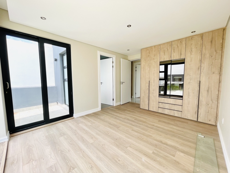 5 Bedroom Property for Sale in Serengeti Lifestyle Estate Gauteng