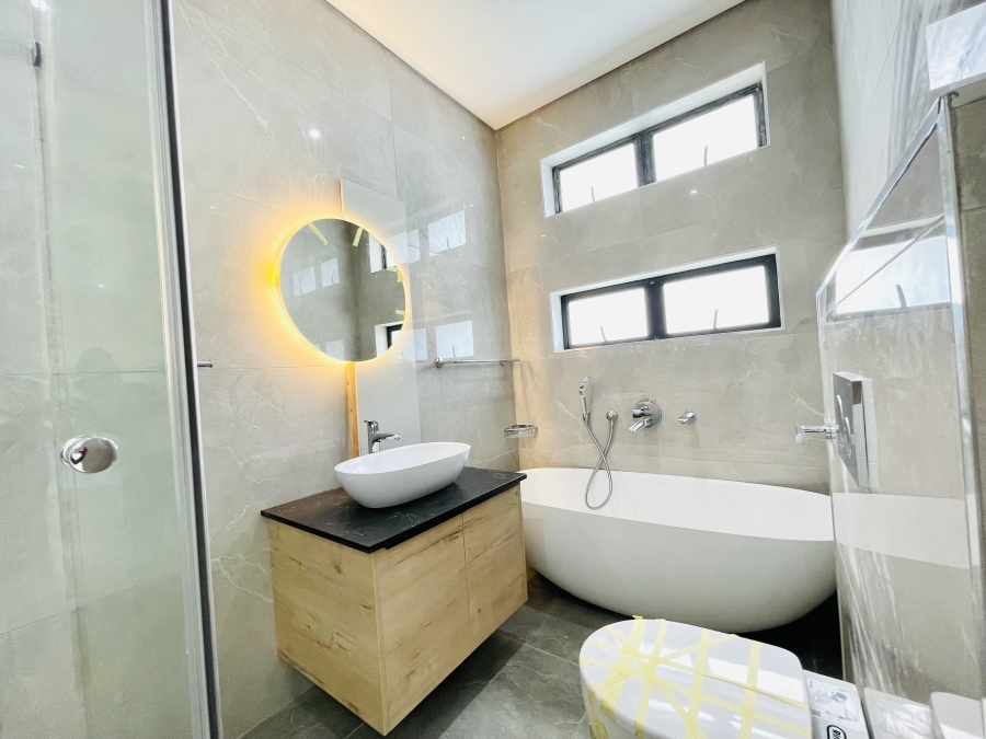 5 Bedroom Property for Sale in Serengeti Lifestyle Estate Gauteng