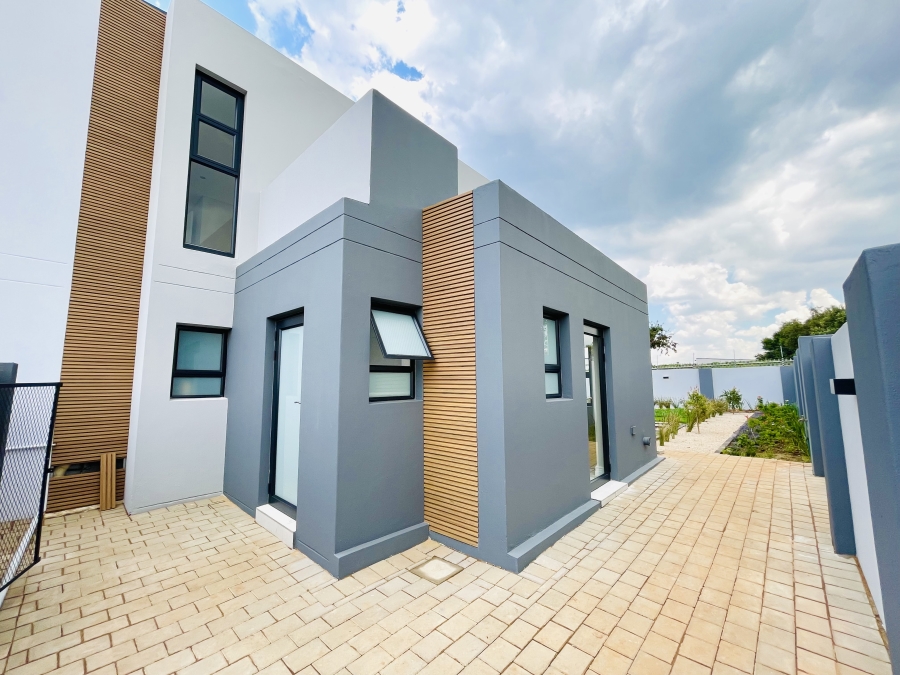 5 Bedroom Property for Sale in Serengeti Lifestyle Estate Gauteng