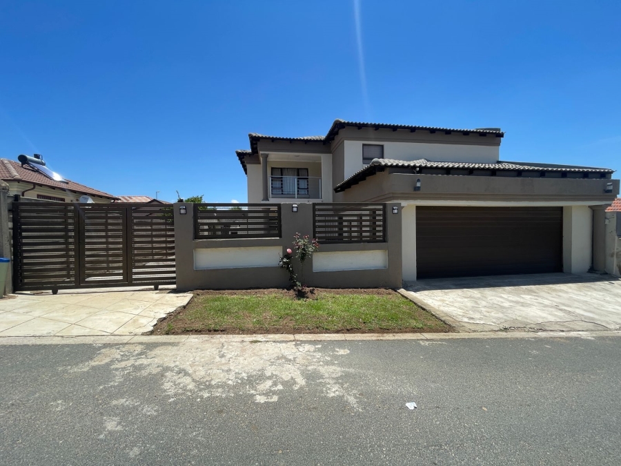 5 Bedroom Property for Sale in Olievenhoutbosch Gauteng