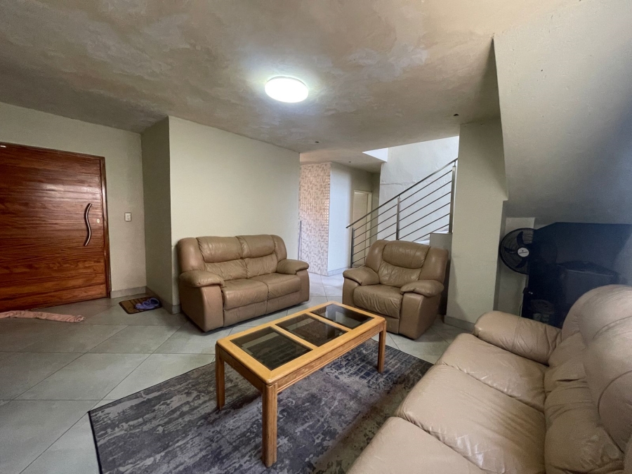 5 Bedroom Property for Sale in Olievenhoutbosch Gauteng