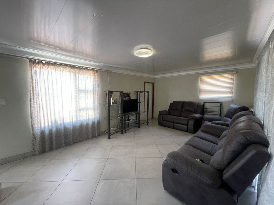 5 Bedroom Property for Sale in Olievenhoutbosch Gauteng