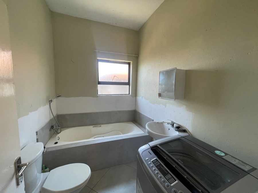 5 Bedroom Property for Sale in Olievenhoutbosch Gauteng