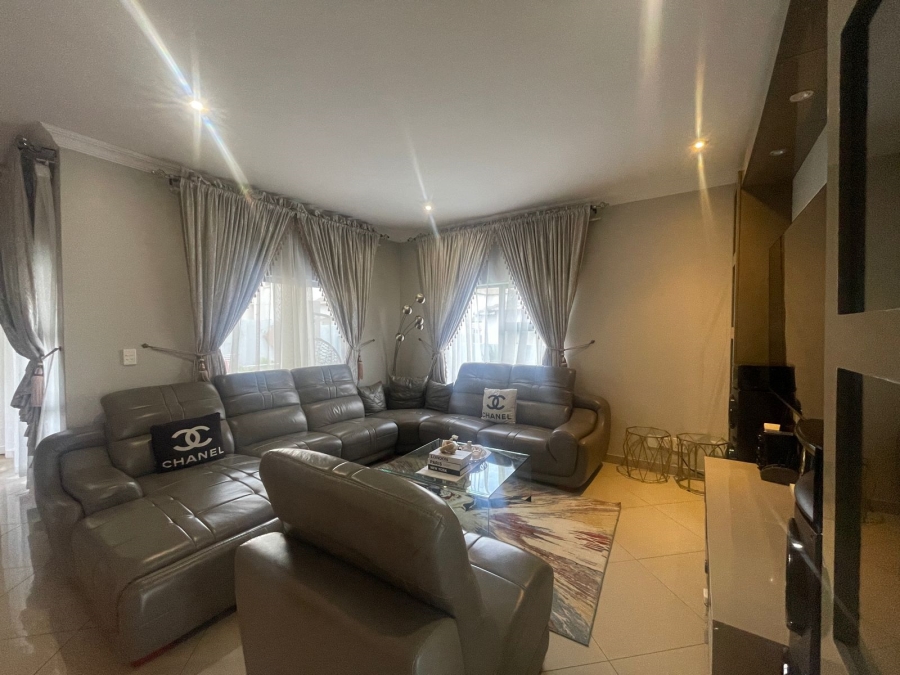 4 Bedroom Property for Sale in Thatchfield Hills Gauteng