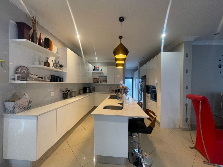 4 Bedroom Property for Sale in Thatchfield Hills Gauteng