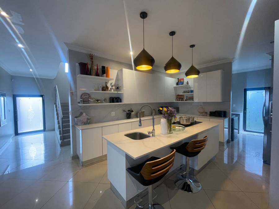 4 Bedroom Property for Sale in Thatchfield Hills Gauteng