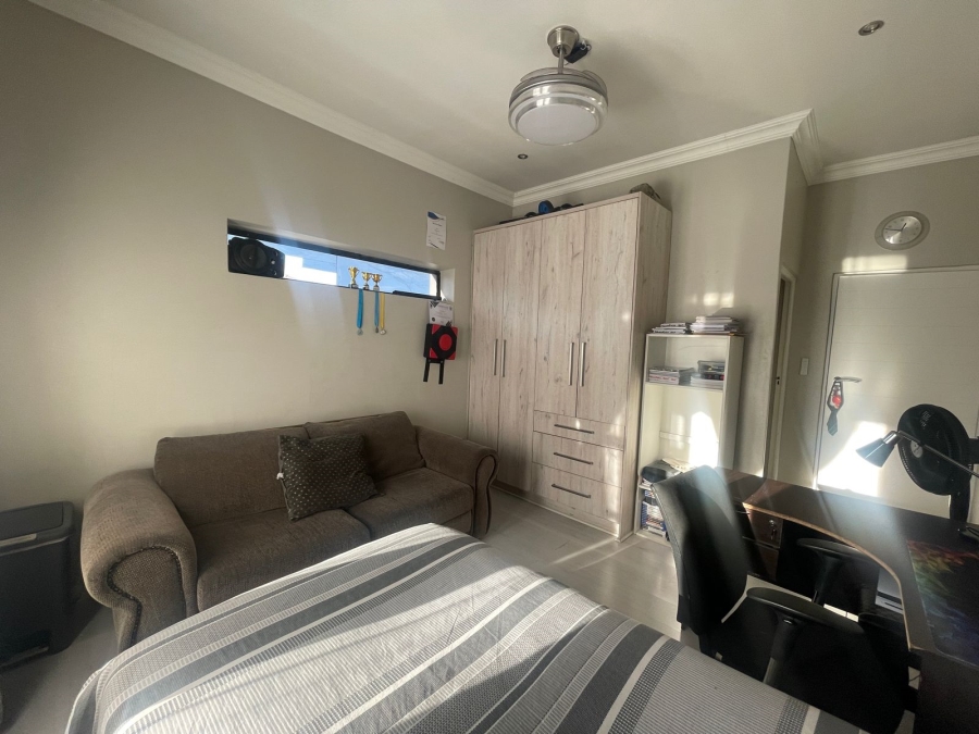 4 Bedroom Property for Sale in Thatchfield Hills Gauteng