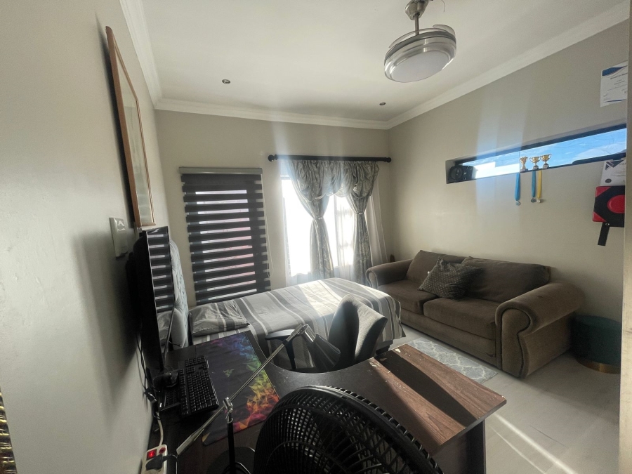 4 Bedroom Property for Sale in Thatchfield Hills Gauteng