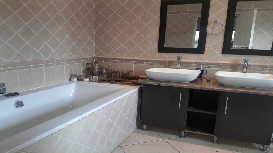 4 Bedroom Property for Sale in Vanderbijlpark SE 8 Gauteng