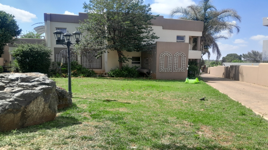 6 Bedroom Property for Sale in Vanderbijlpark SW 5 Gauteng